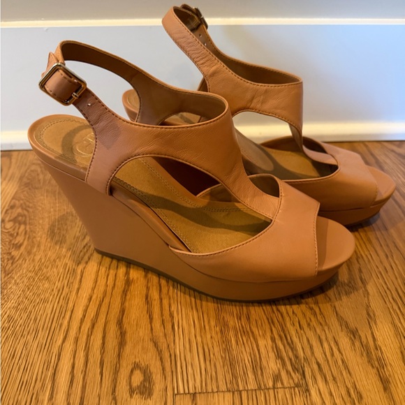 Gianni Bini Women's Nude Wedge Sandals - Picture 2 of 3